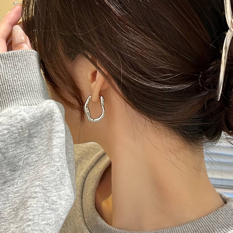 Boucles d'oreilles en créoles irrégulières - Boucles d'oreilles en créoles de forme irrégulière