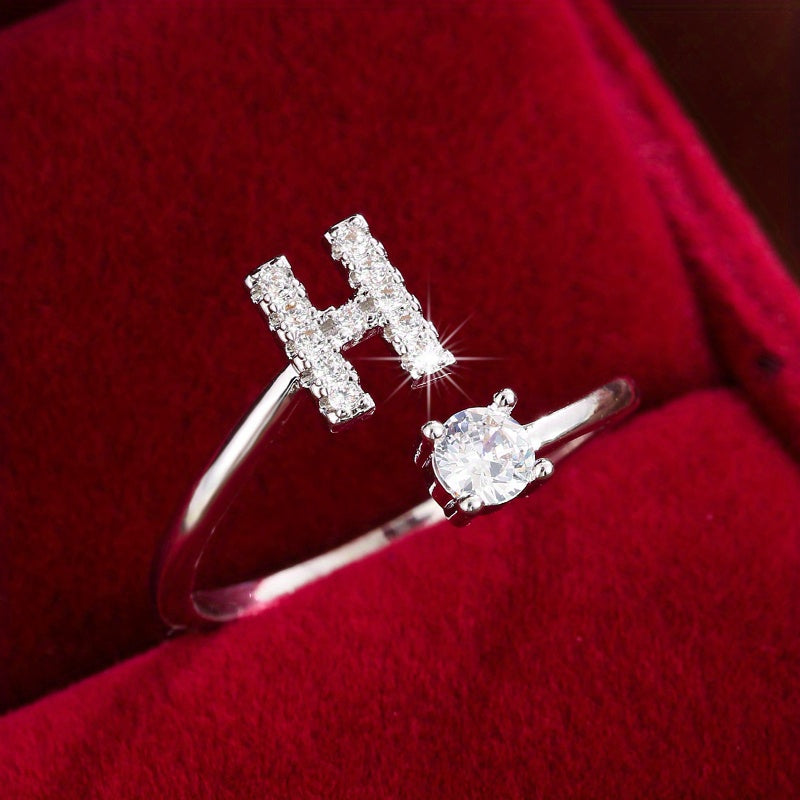 Nova – Bague ouverte moderne avec initiale et zircon