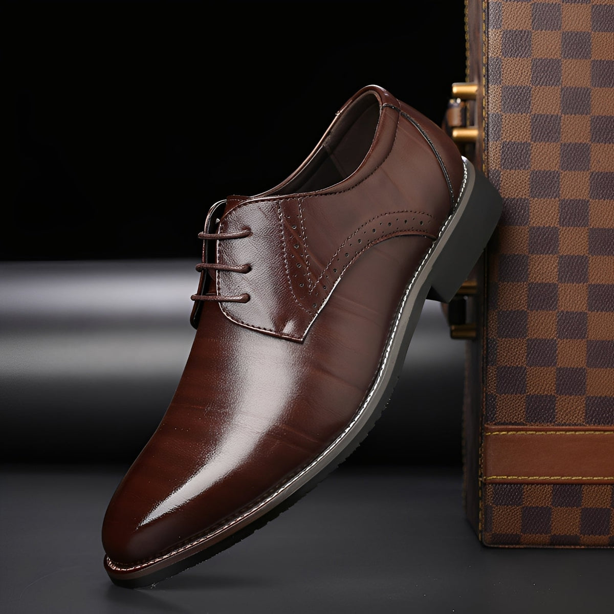 Desmond - Chaussures en cuir formelles avec détails brogue pour hommes