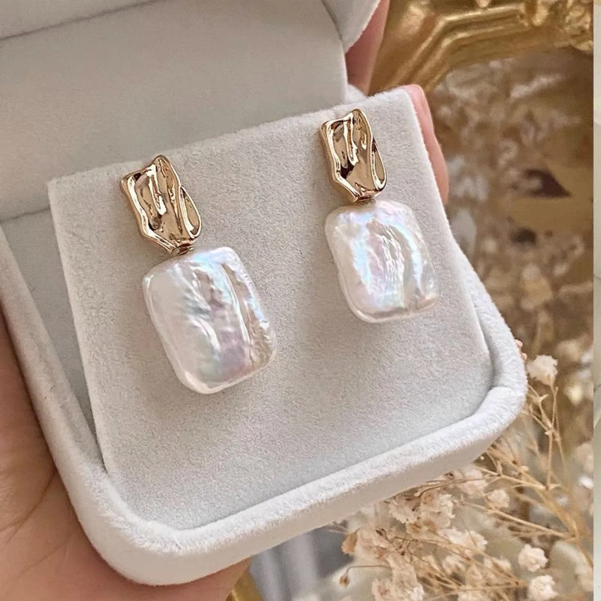 Aiah – Boucles d'oreilles dorées avec élégantes perles baroques