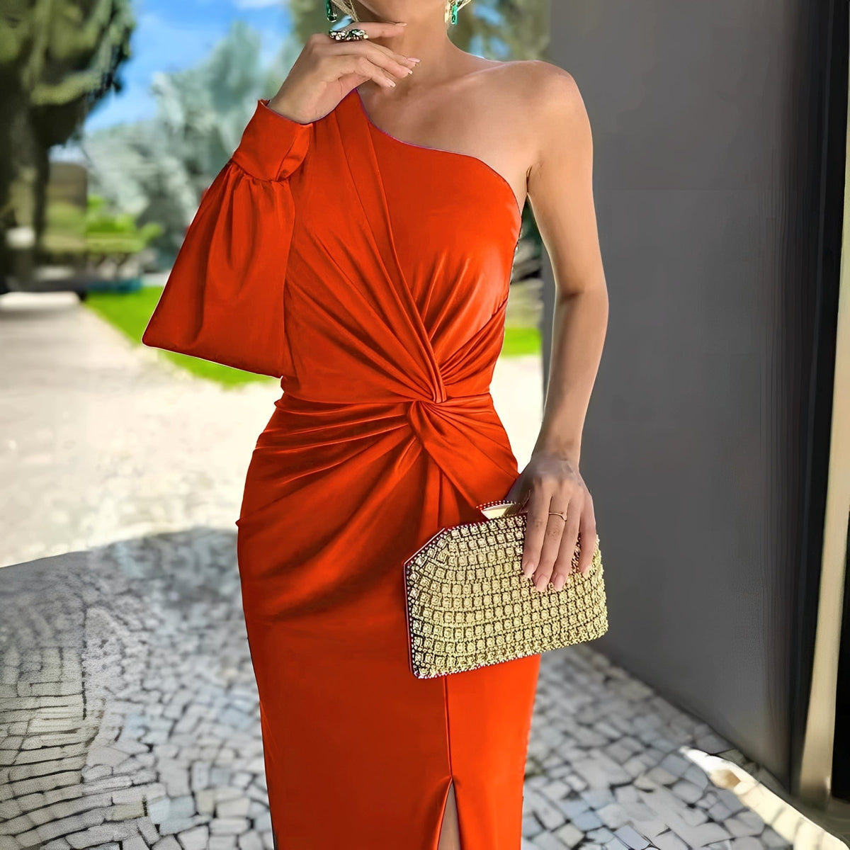 Erica - Robe longue avec épaules asymétriques et fente pour femmes