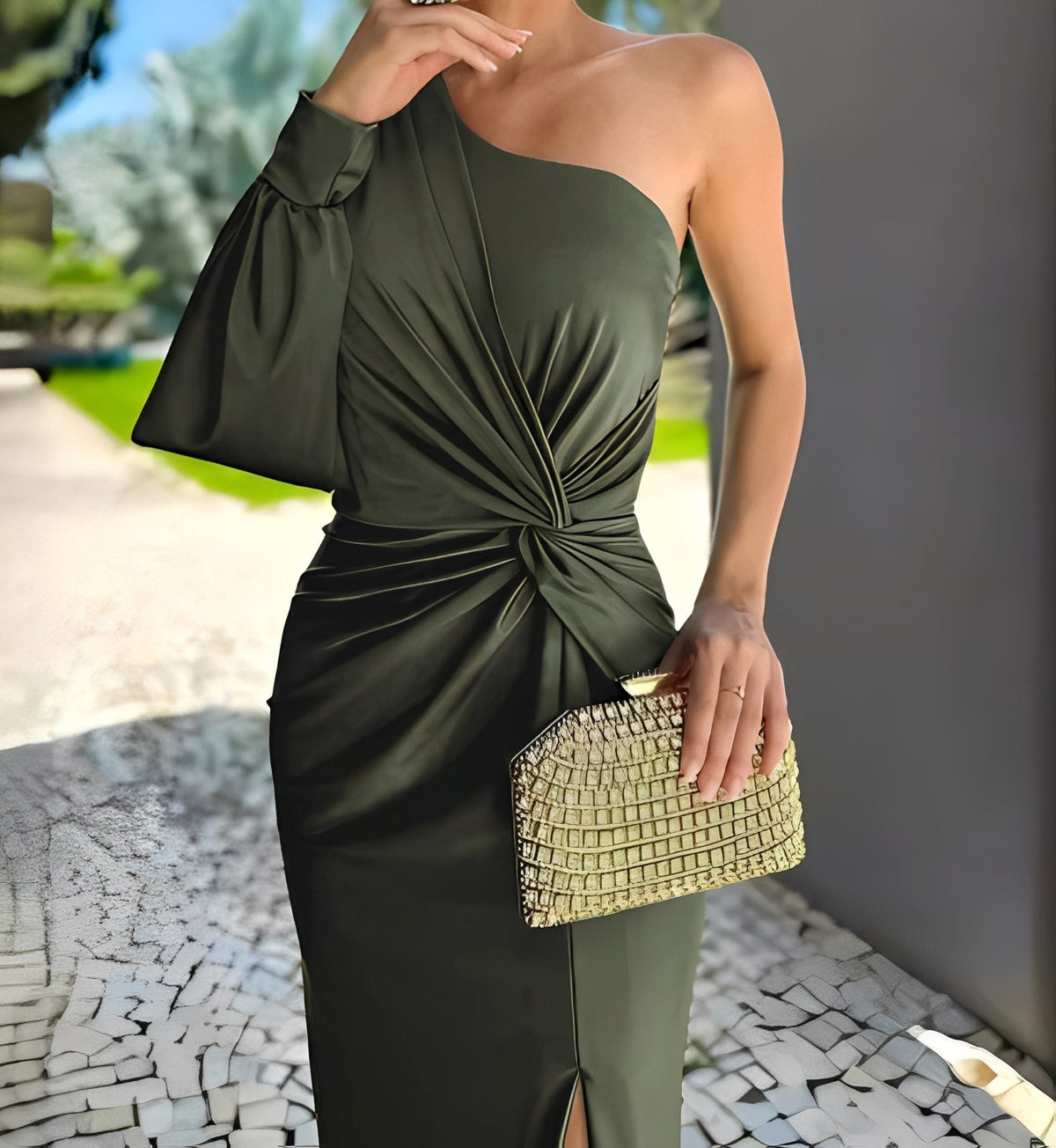 Erica - Robe longue avec épaules asymétriques et fente pour femmes
