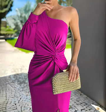 Erica - Robe longue avec épaules asymétriques et fente pour femmes