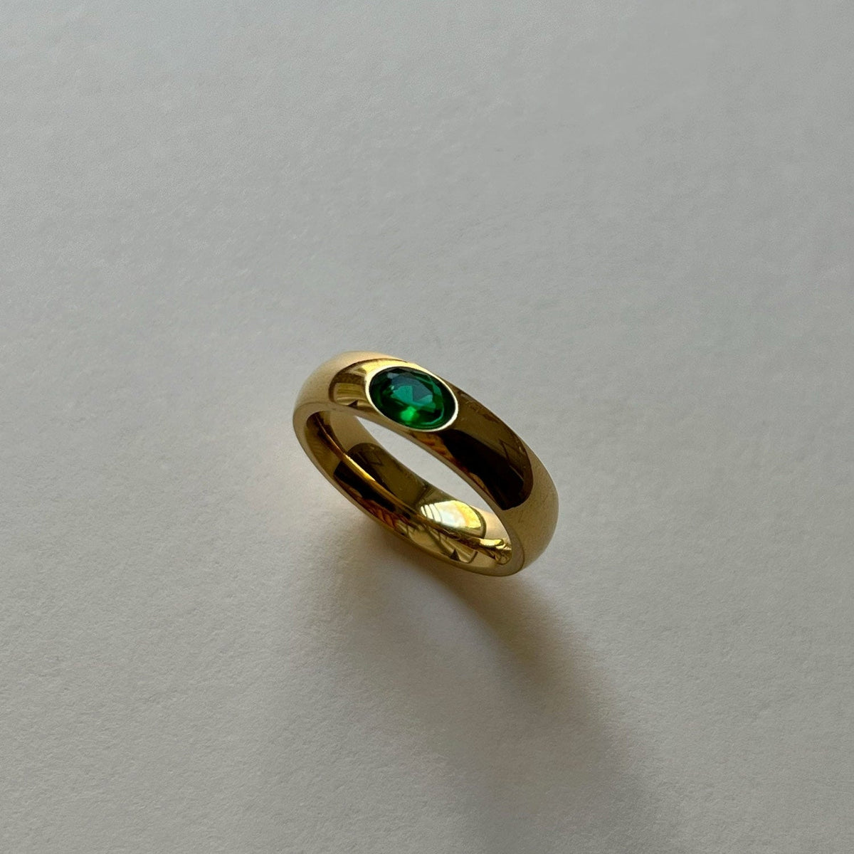 Bague en or avec gemme d'émeraude