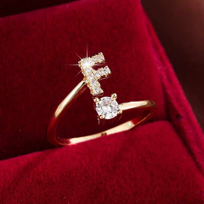 Nova – Bague ouverte moderne avec initiale et zircon