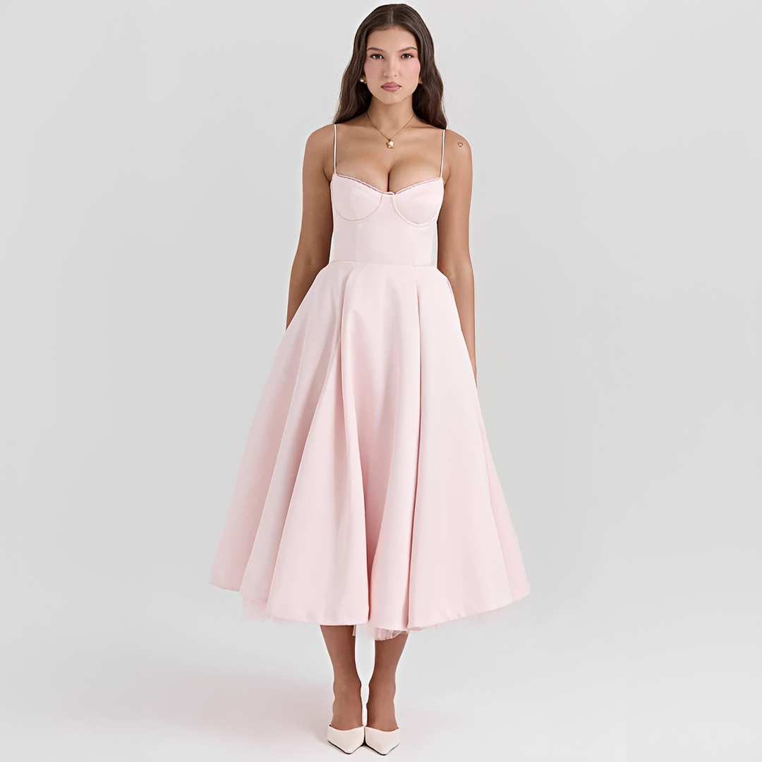 Zendaya - Robe Élégante à Double Couche