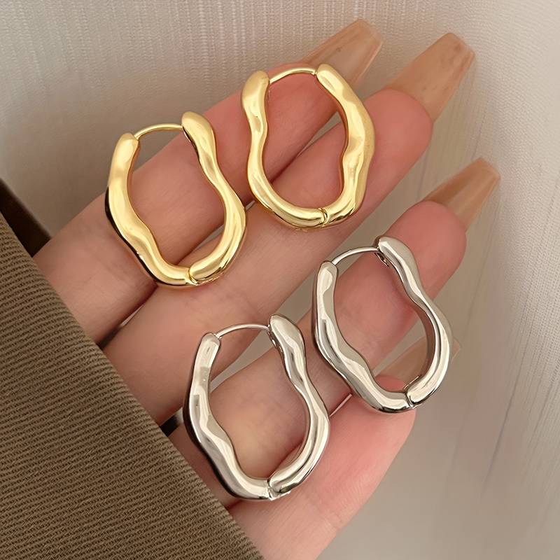 Boucles d'oreilles en créoles irrégulières - Boucles d'oreilles en créoles de forme irrégulière