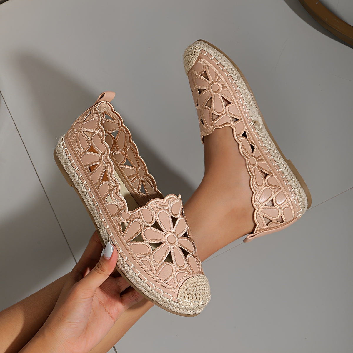 Alyssa - Sandales plates chic avec découpes pour femmes