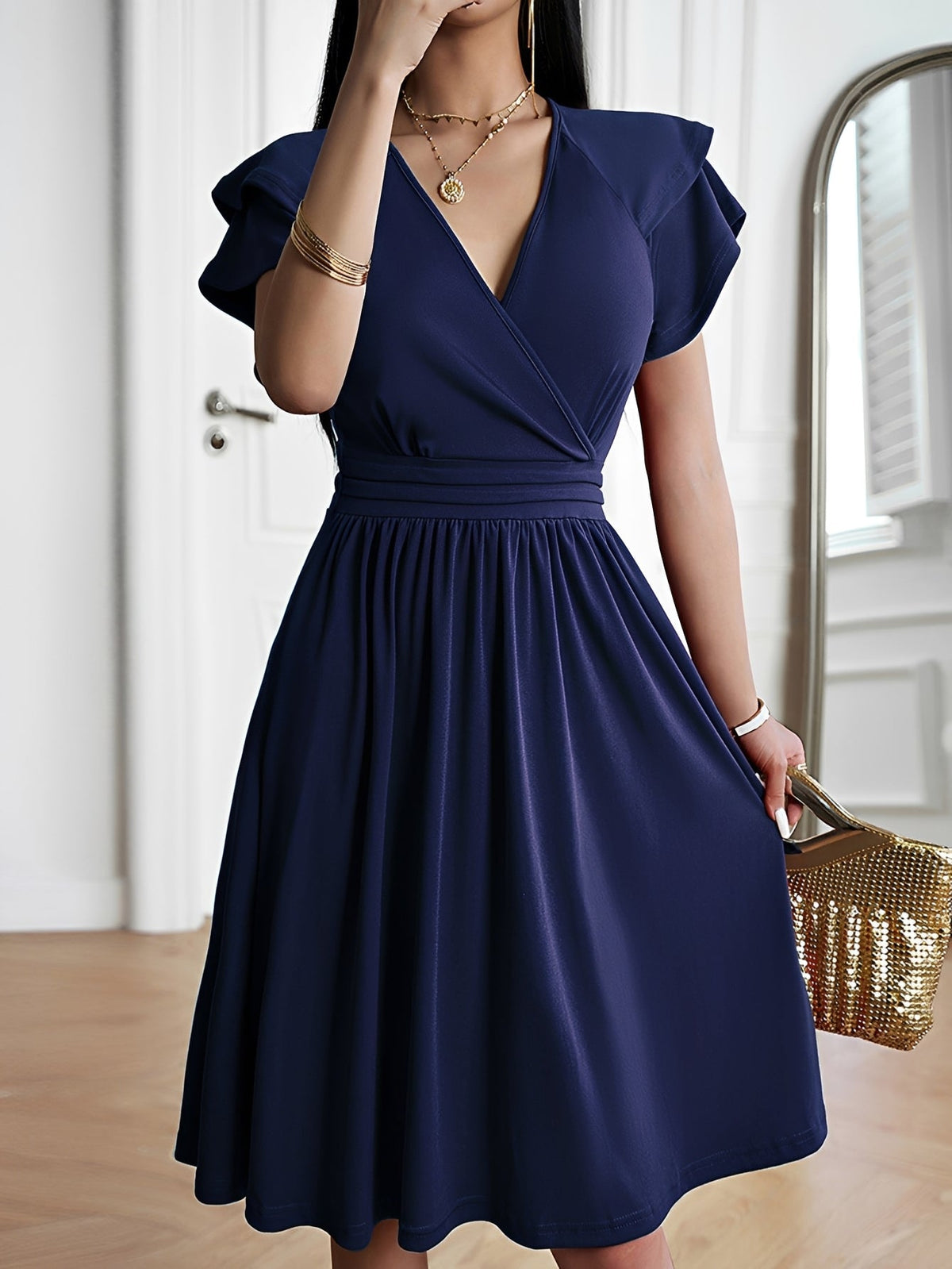 Laura - Robe chic avec décolleté en V pour femmes