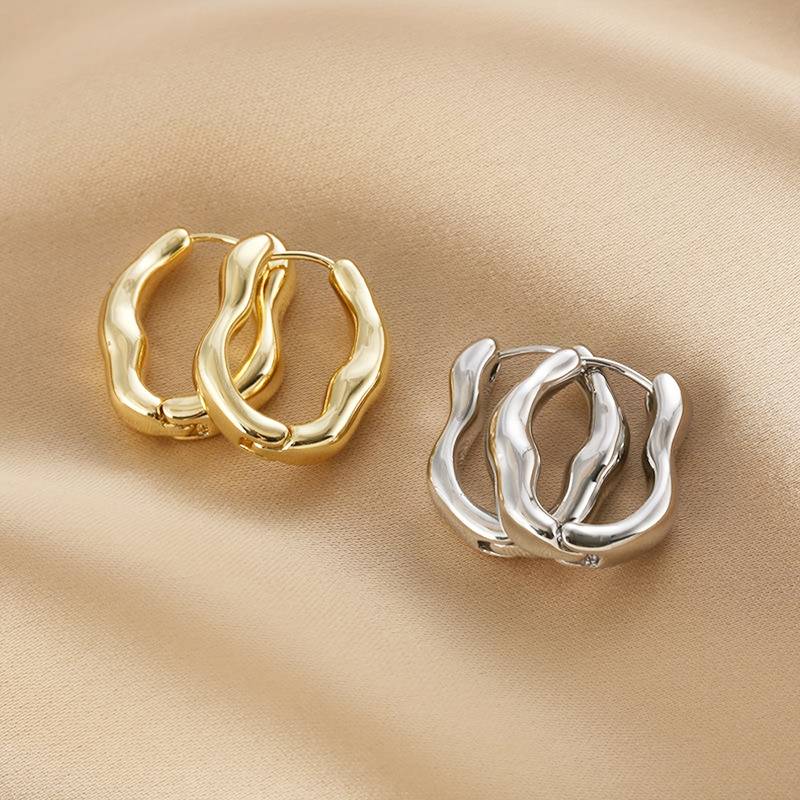Boucles d'oreilles en créoles irrégulières - Boucles d'oreilles en créoles de forme irrégulière
