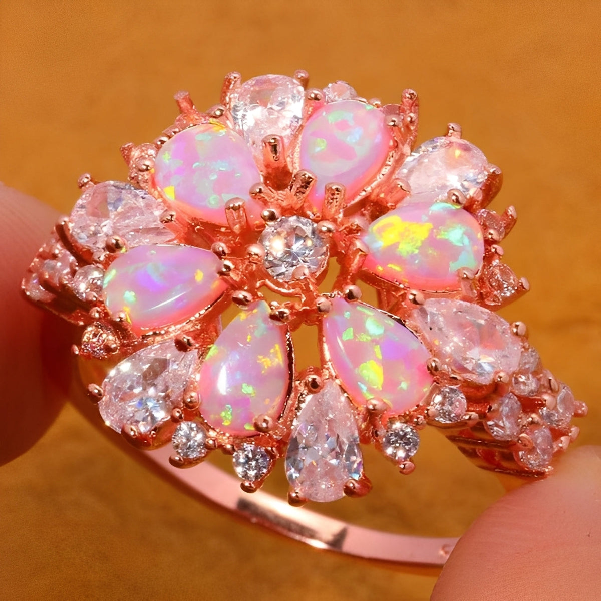 Rian – Bague fine fleur en opale de feu