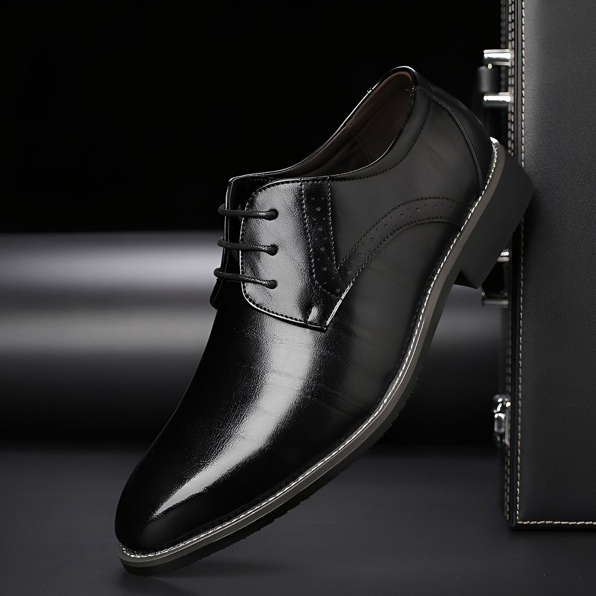 Desmond - Chaussures en cuir formelles avec détails brogue pour hommes