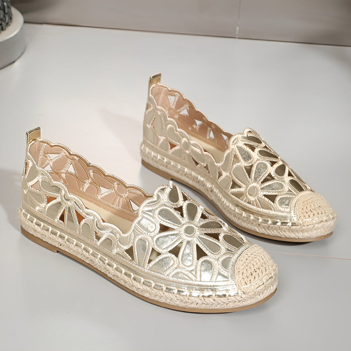 Alyssa - Sandales plates chic avec découpes pour femmes