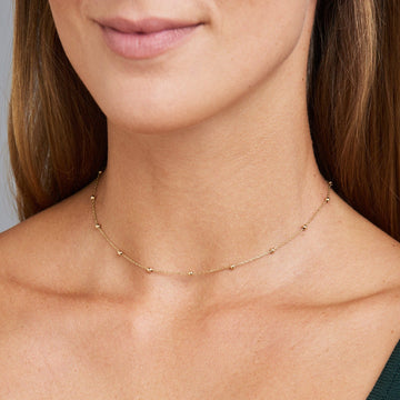 Collier de perles avec incrustations - Collier avec perles rondes