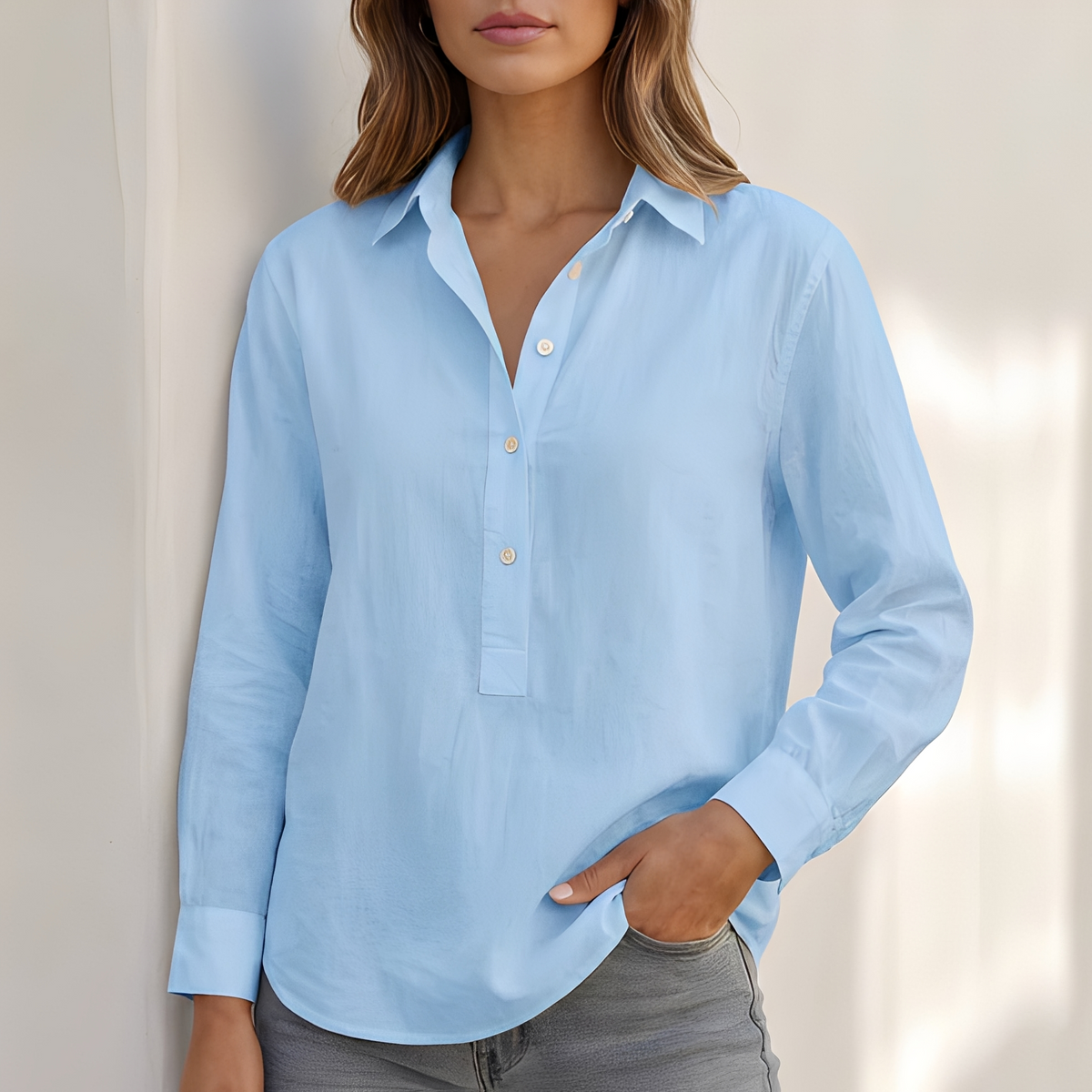 Andy - Chemise raffinée à col en V pour femme