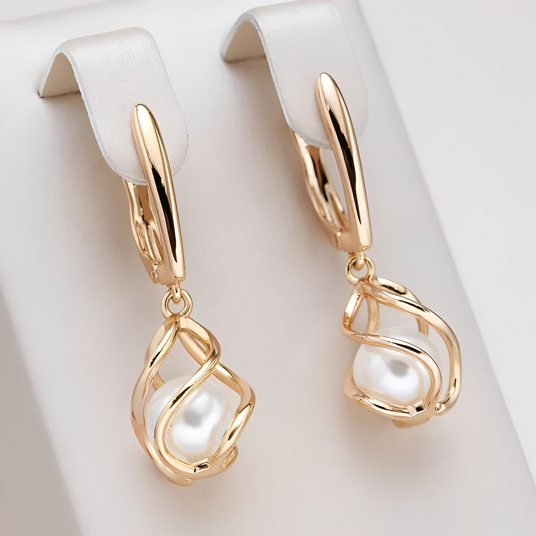 Elena – Boucles d'oreilles élégantes en perles en or