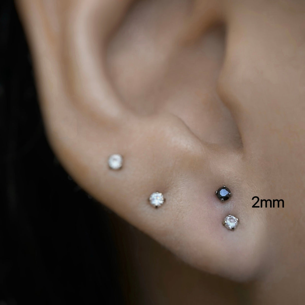 Boucles plates sans vis de 2 mm avec CZ