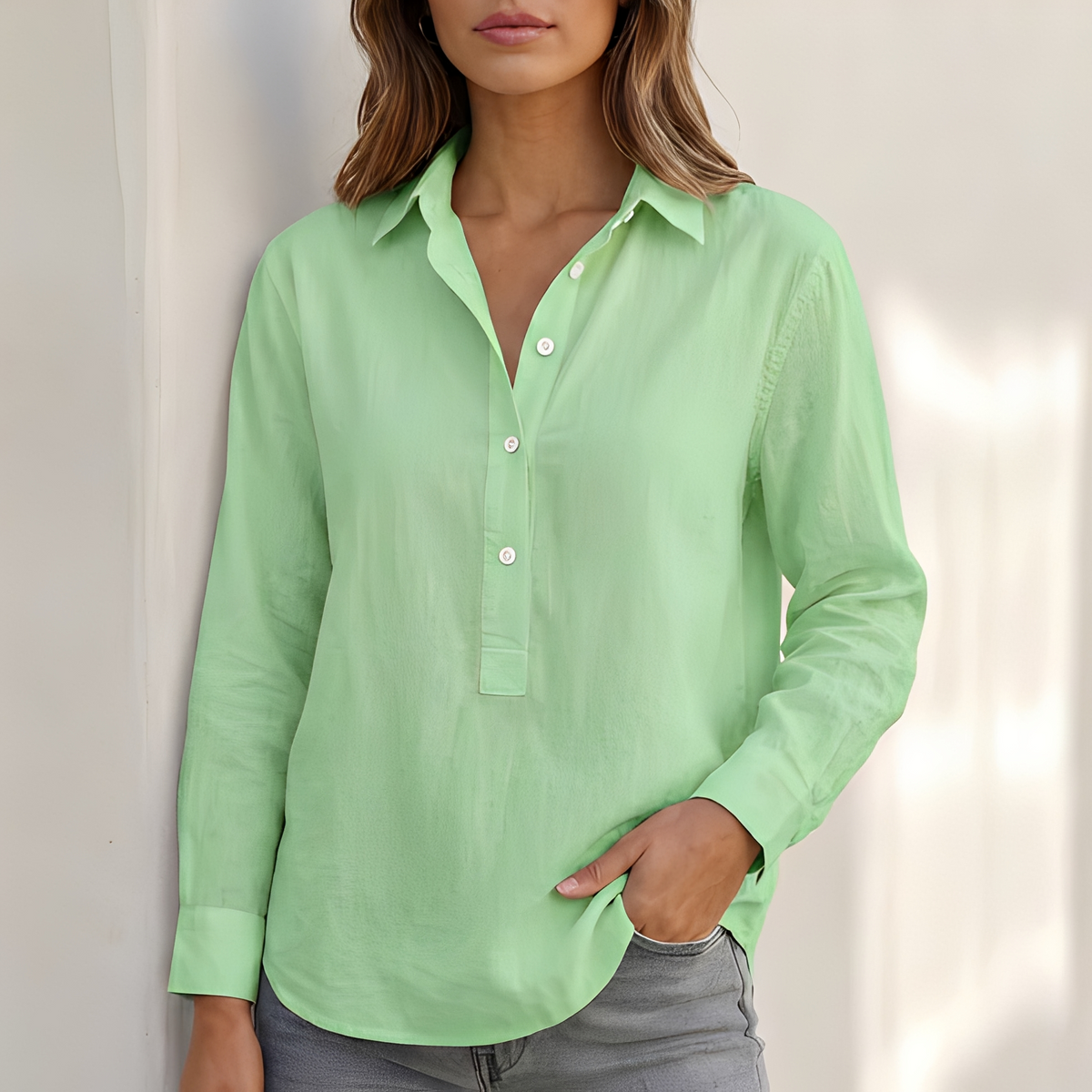 Andy - Chemise raffinée à col en V pour femme