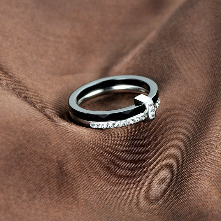 Cerelia – Bague en céramique de luxe avec zirconiums