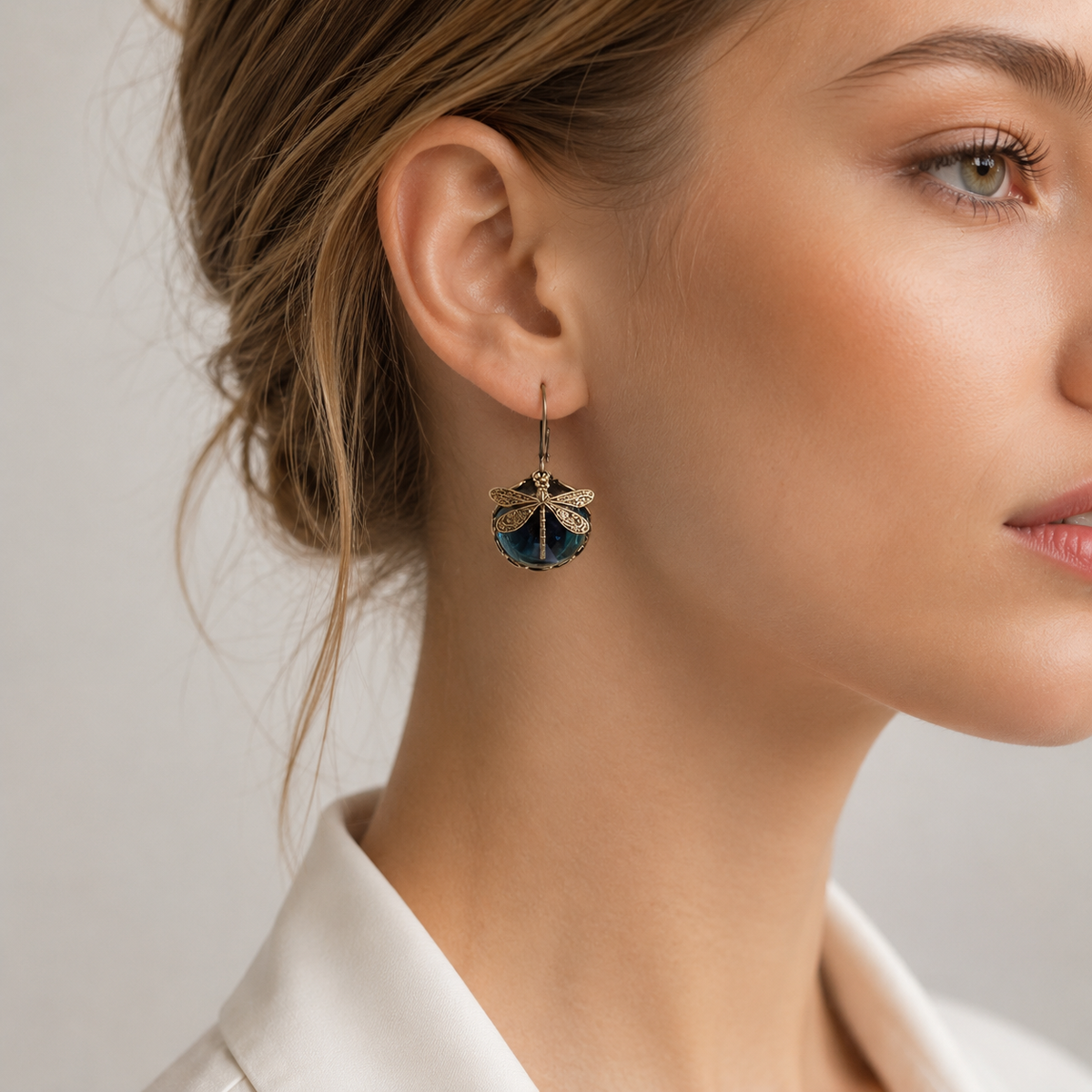 Elandra – Boucles d'oreilles en forme de libellule en or ancien