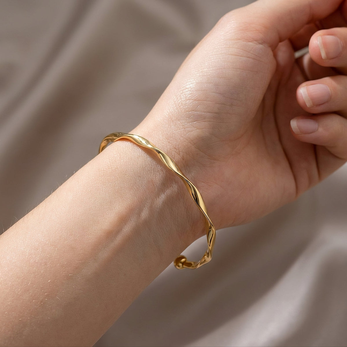 Lara – Bracelet Élégance Or