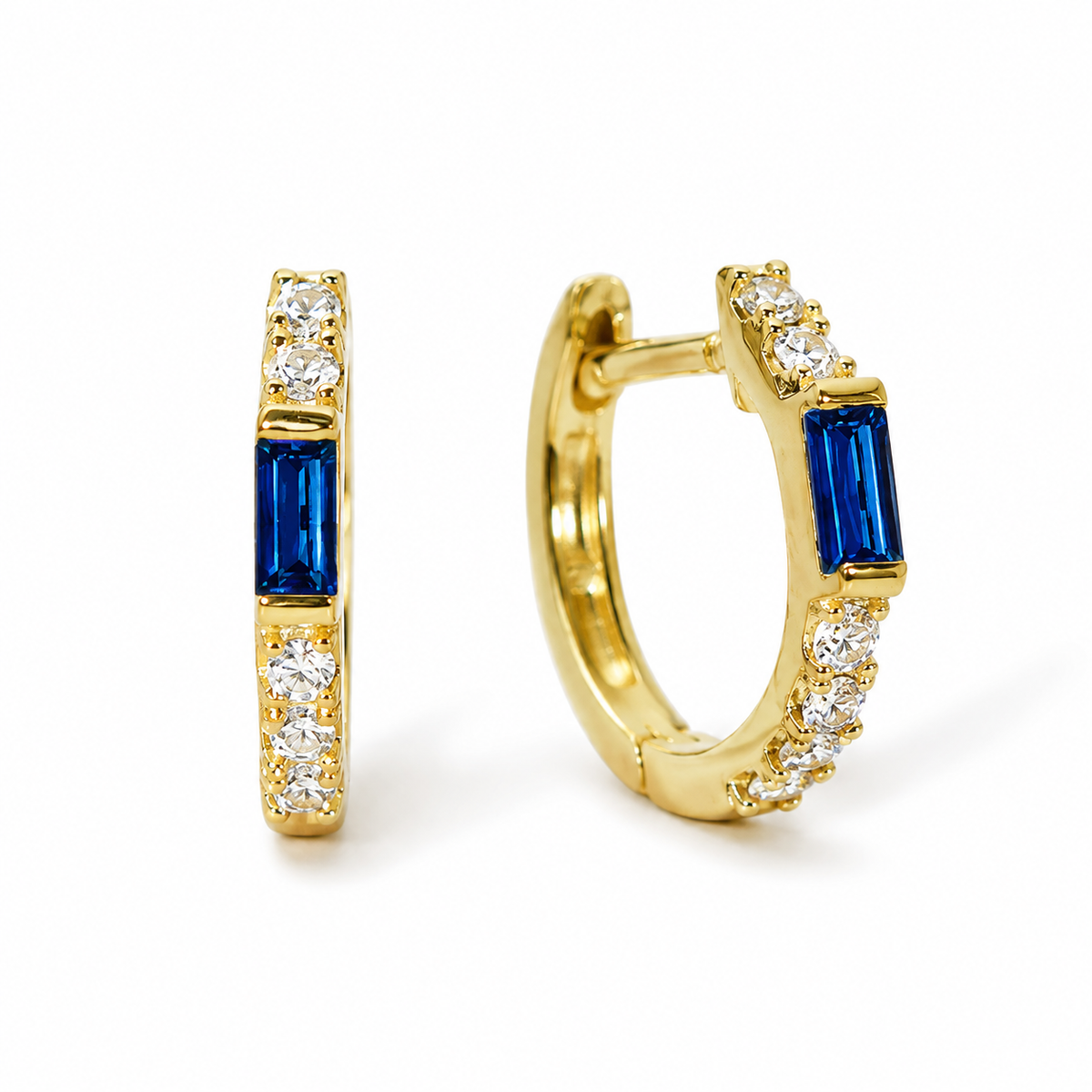Boucles d'oreilles Huggie en baguette (Saphir bleu)