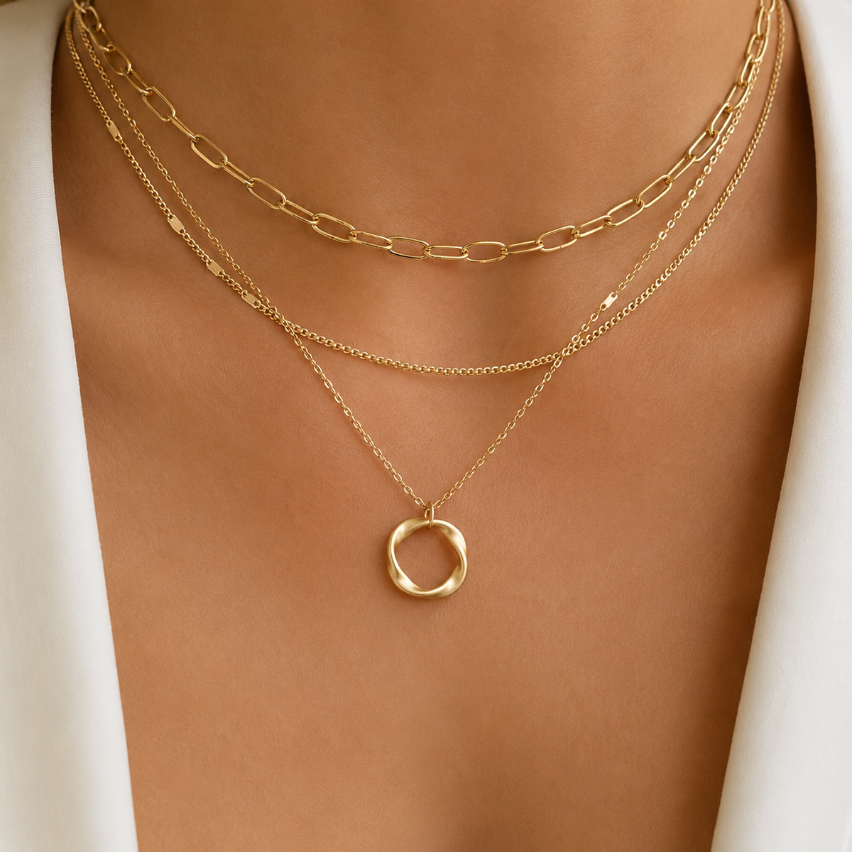 Michelle – Collier vintage avec chaînes dorées en couches et pendentif