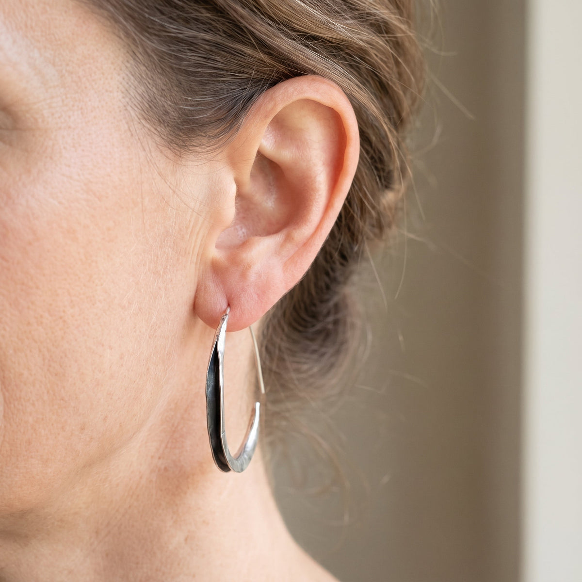 Lina – Boucle d'oreille unique grand cercle