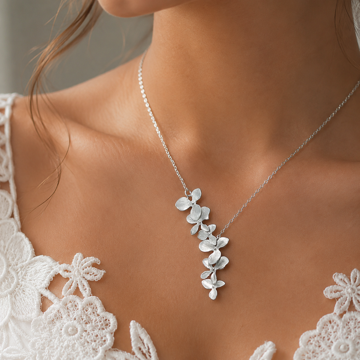 Flora – Collier en fleur argenté de style vintage