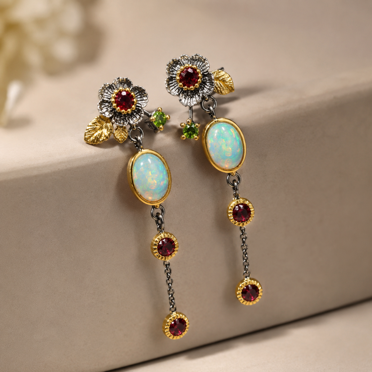 Zyra – Boucles d'oreilles boho avec opale et zircon rouge