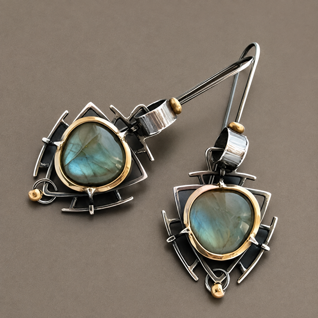 Lydie – Boucles d'oreilles en labradorite argent et or