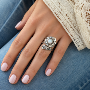 Maelle – Bague ajustable avec opale blanche