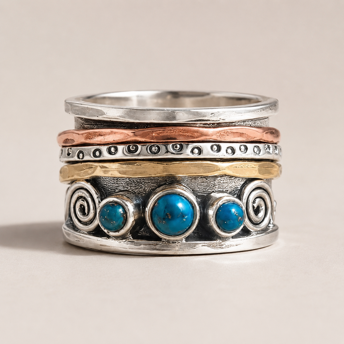 Kaia – Bague de méditation bohème avec saphir