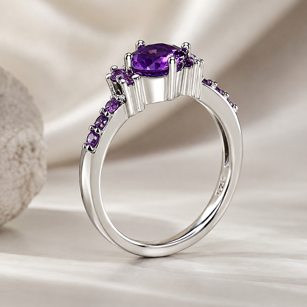 Coralie – Bague d'améthyste violette