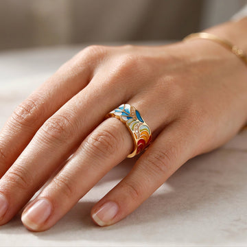 Margaux – Bague en motif doré céramique bleue et blanche