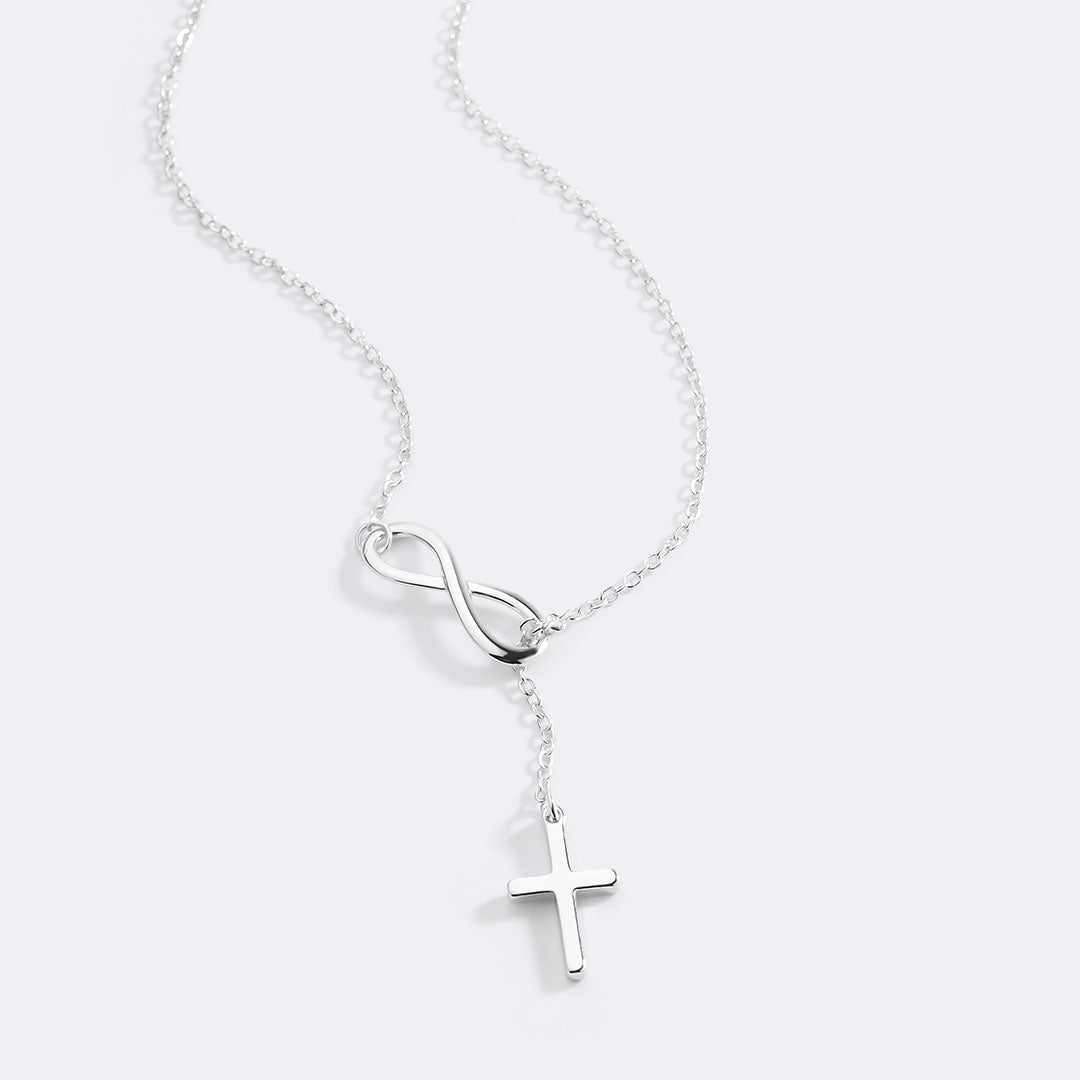 Yuna – Collier avec pendentif en croix infinie