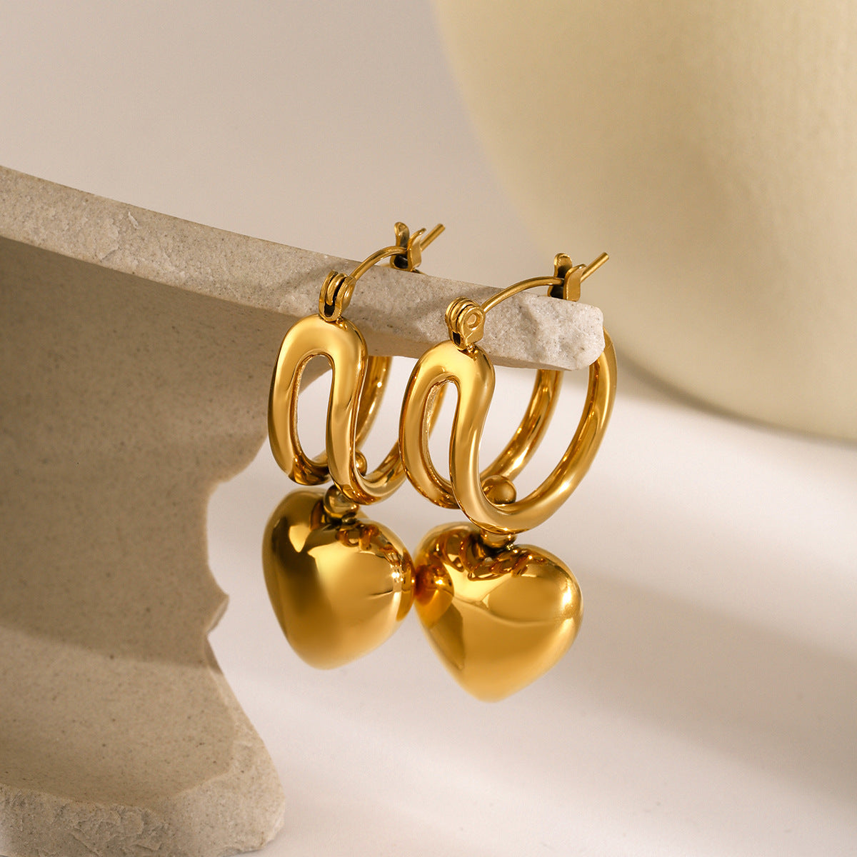 Audrey - Boucles d'oreilles en cœur en or