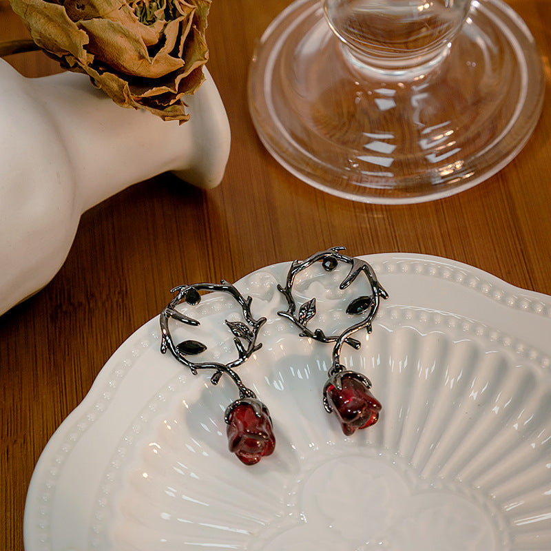 Rosalya – Boucles d'oreilles Rose Rouge et Baie Sombre