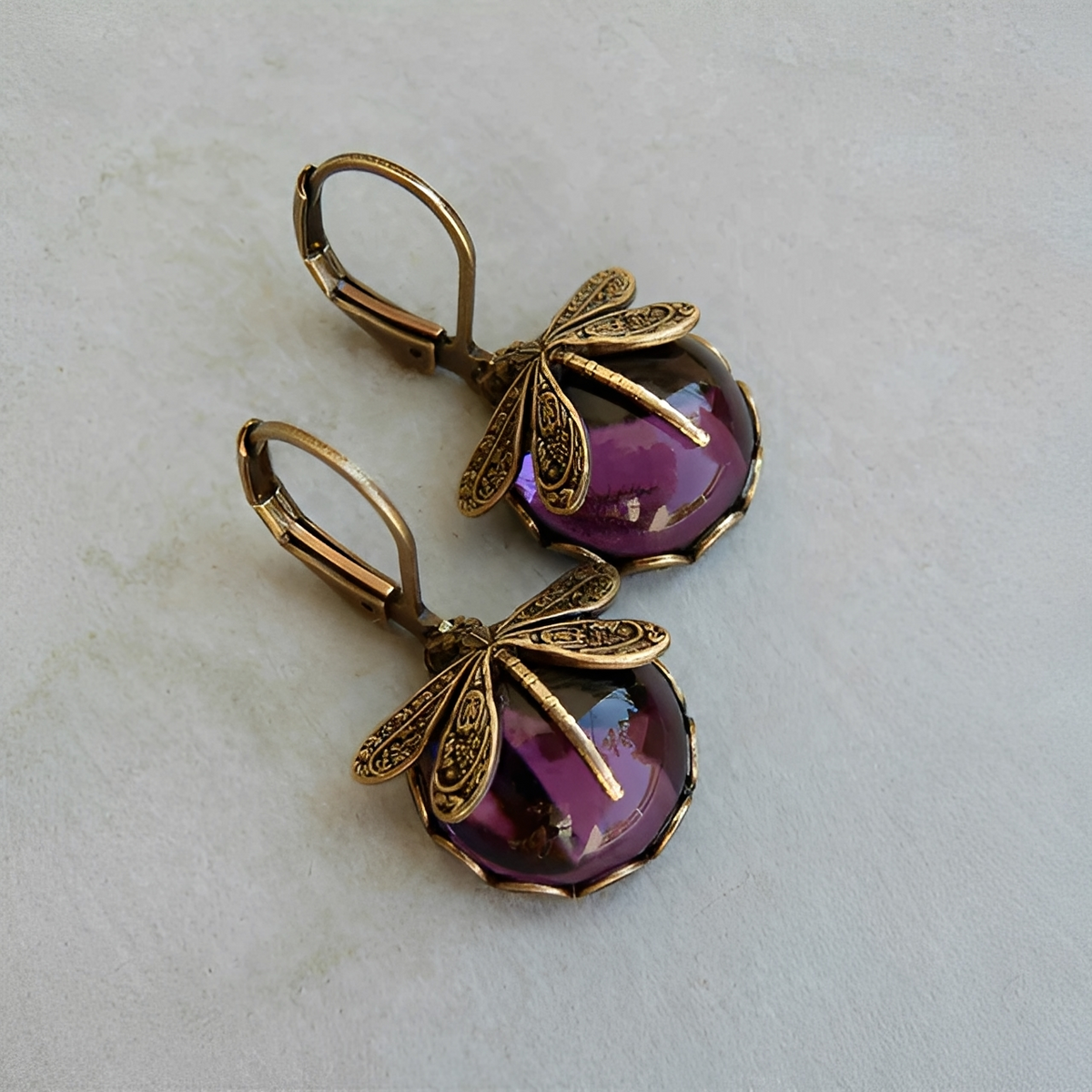 Elandra – Boucles d'oreilles en forme de libellule en or ancien
