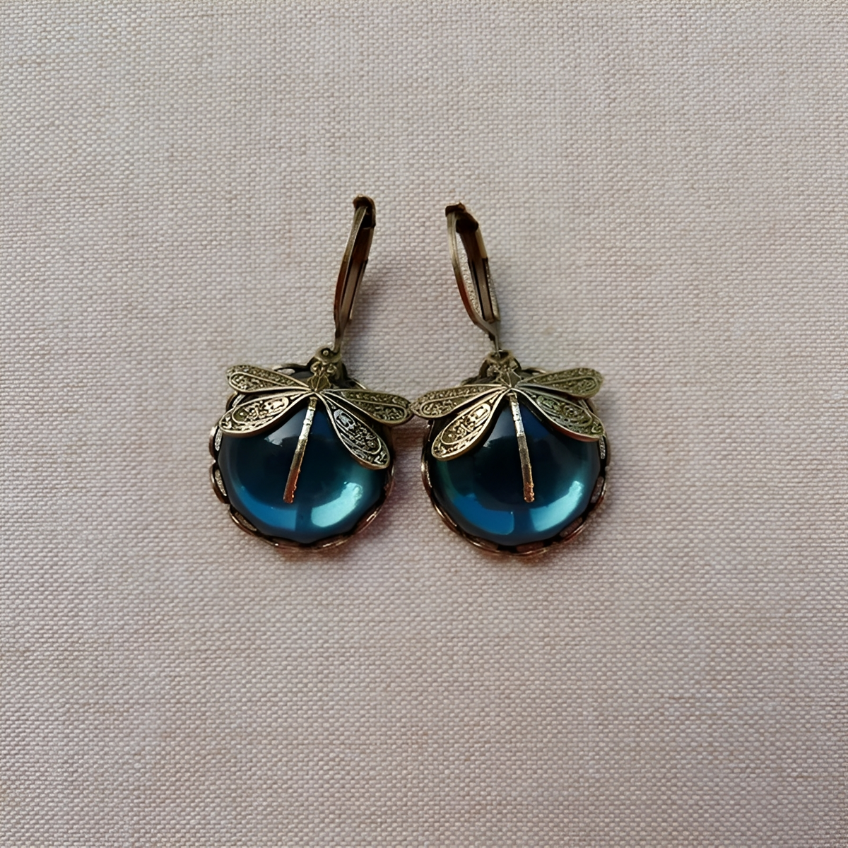 Elandra – Boucles d'oreilles en forme de libellule en or ancien