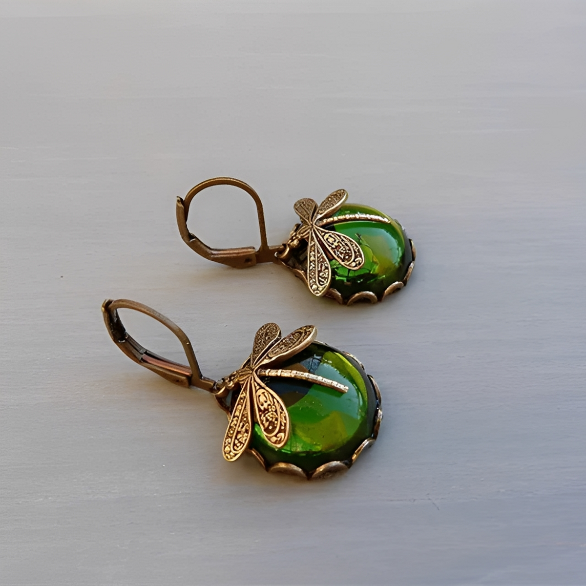 Elandra – Boucles d'oreilles en forme de libellule en or ancien