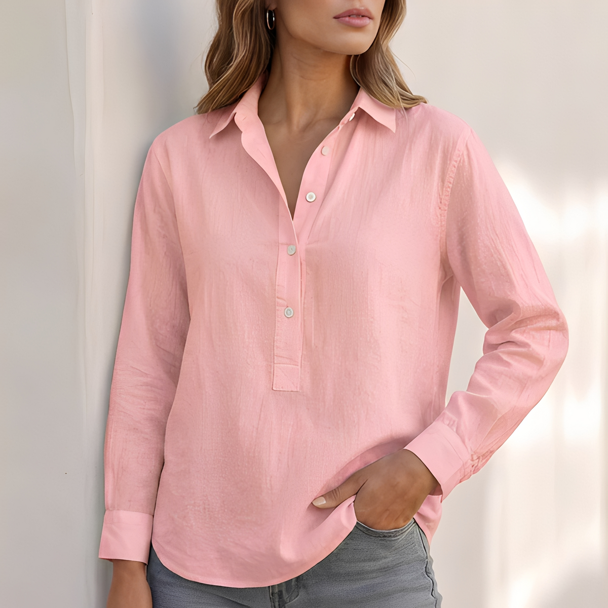 Andy - Chemise raffinée à col en V pour femme