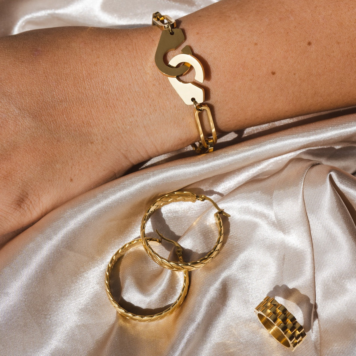 Cassandre – Créoles tressées dorées 18K