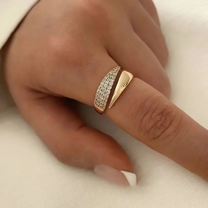 Emiko – Bague en or jaune avec pierres brillantes