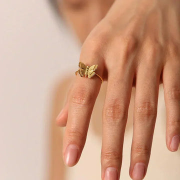 Alina – Bague Papillon Élégante
