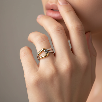 Althéa – Bague vintage avec design de nœud en or et argent