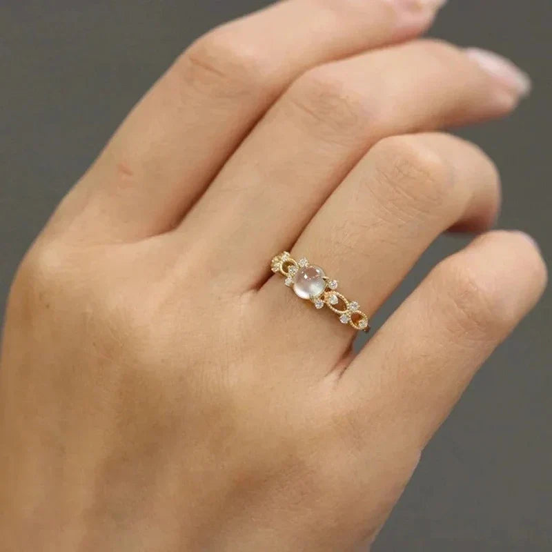 Sienna – Bague en pierre de lune sertie à la main