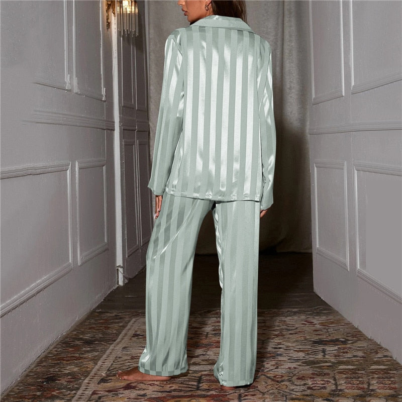 Pyjama en Soie Élégante pour Femme