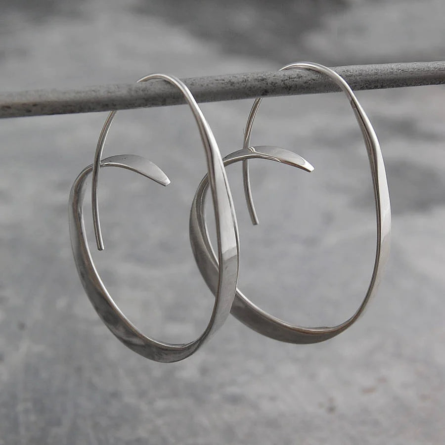 Becca – Boucles d'oreilles en forme de spirale élégante