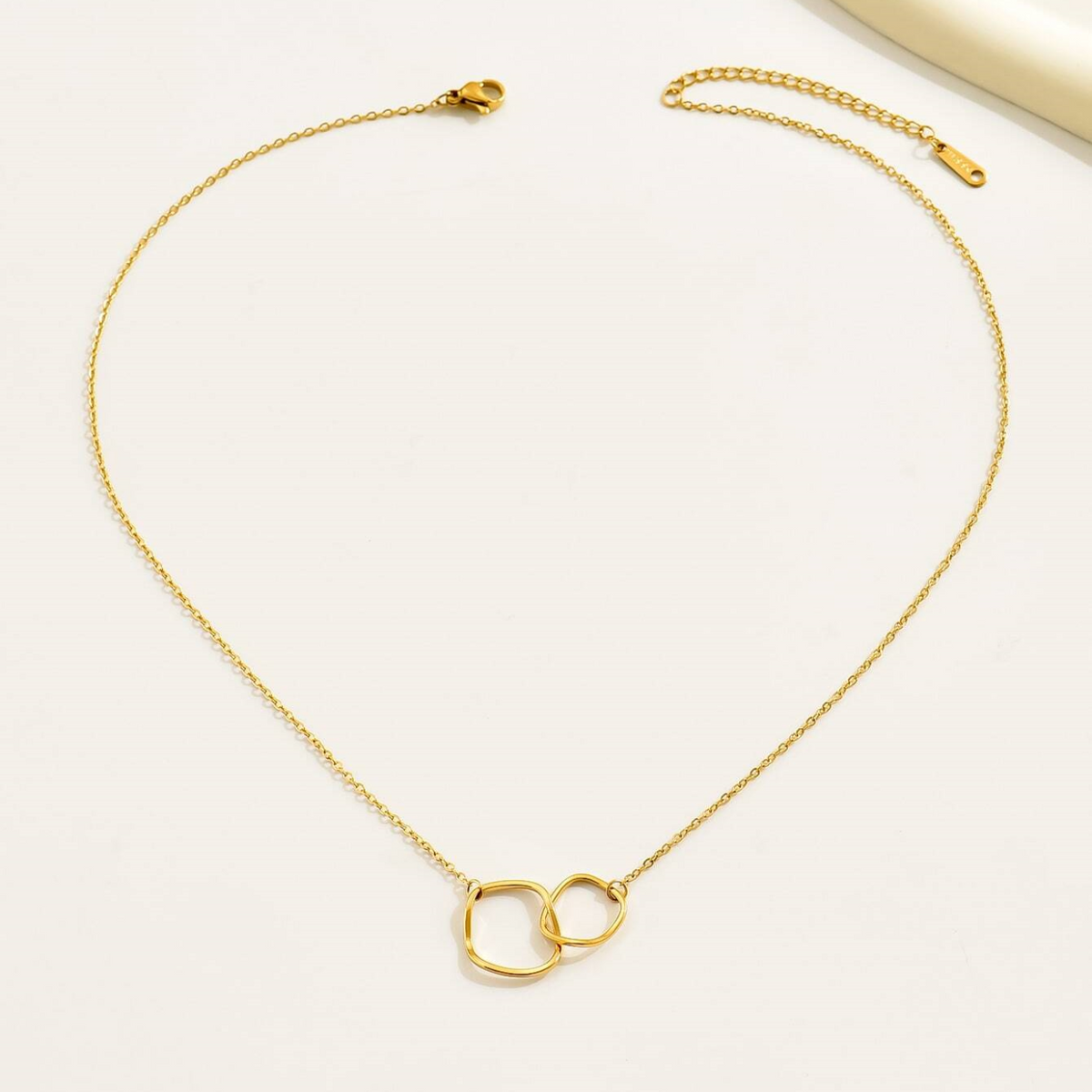 Chaîne à double boucle - Collier avec pendentif entrelacé